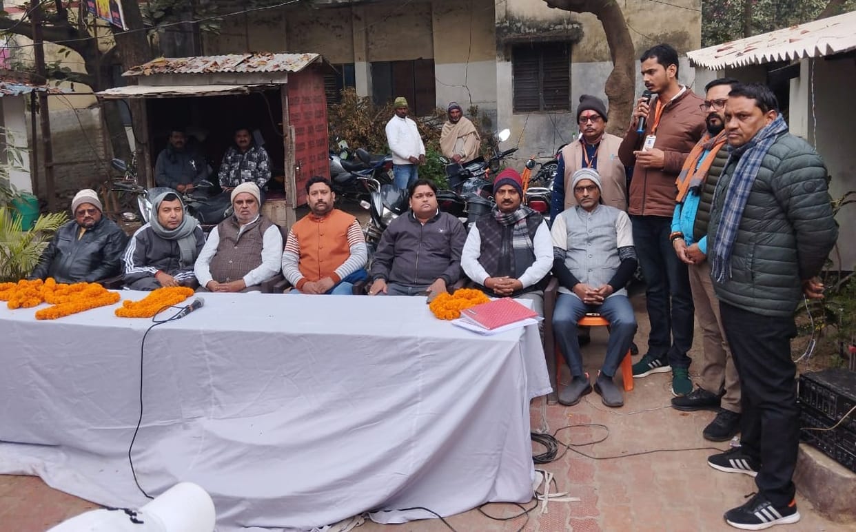 People protested against the removal of the sub-registrar office.