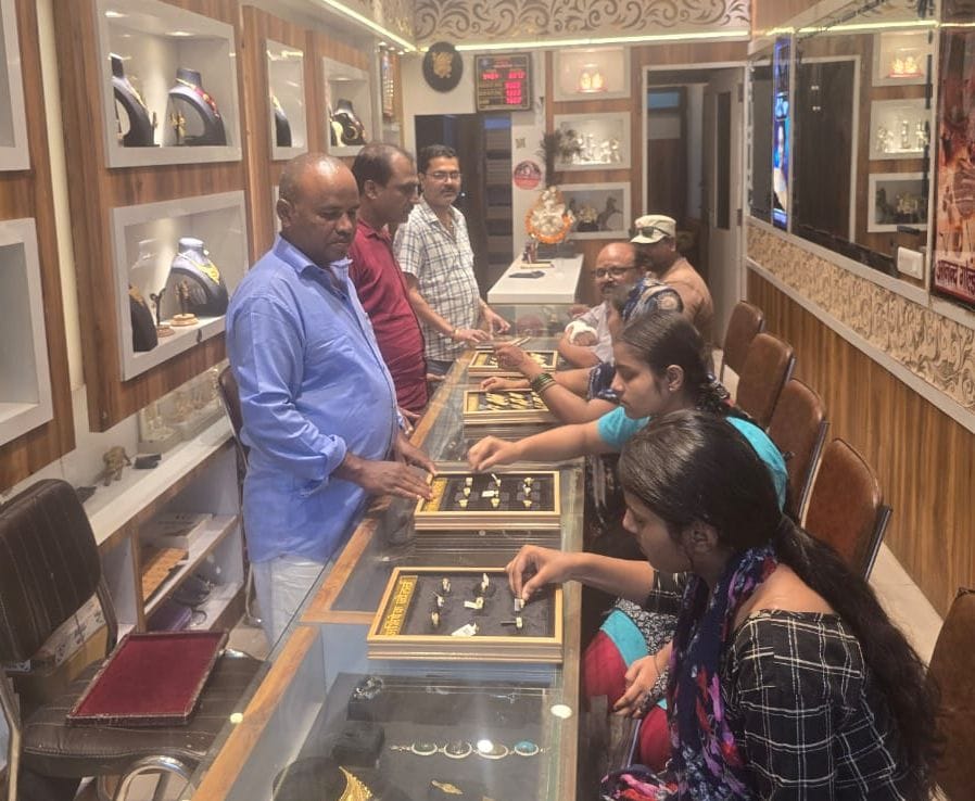 Siddharthnagar News: The price of gold and silver has taken away the peace of people