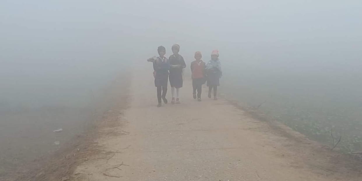 Icy winds blew at a speed of 15 km, people shivered.