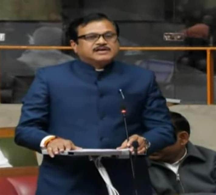 विधानसभा में बावल क्षेत्र के विकास के मुद्दों को लेकर चर्चा करते हुए विधायक डॉ. कृष्ण कुमार। स्