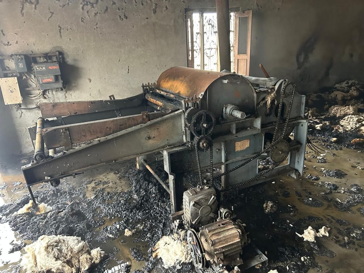 A fire broke out at a surgical factory due to a short circuit; it was brought under control in five hours.