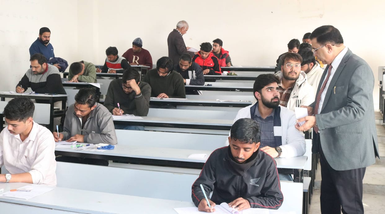 Vice-Chancellor Dr. Rampal Saini inspected the examination centers.