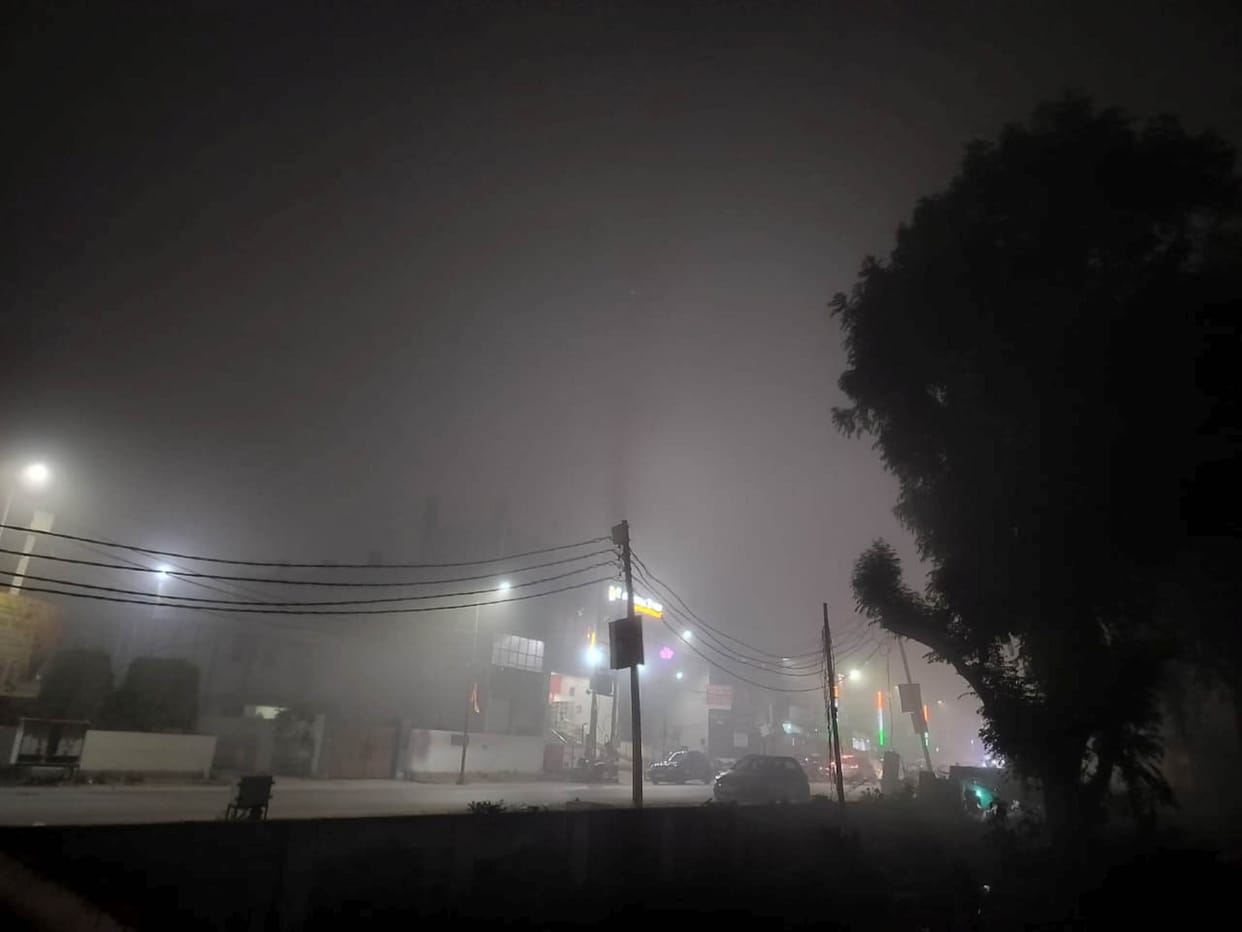 Dense fog in the morning and then sunshine, people shivered in the evening