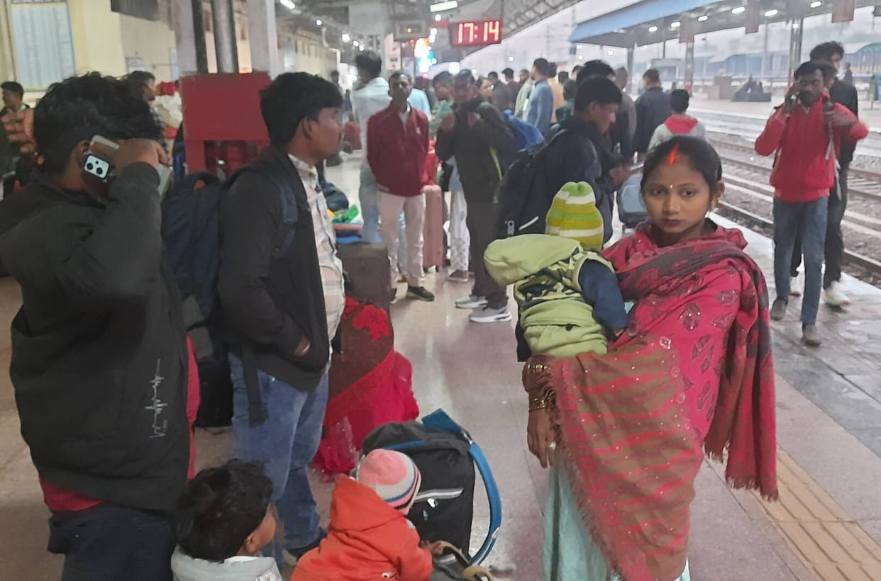 Fog slows down express trains