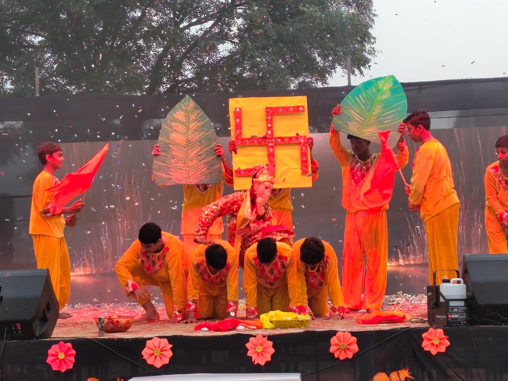 The colors of art, culture and tradition were seen in Udaan