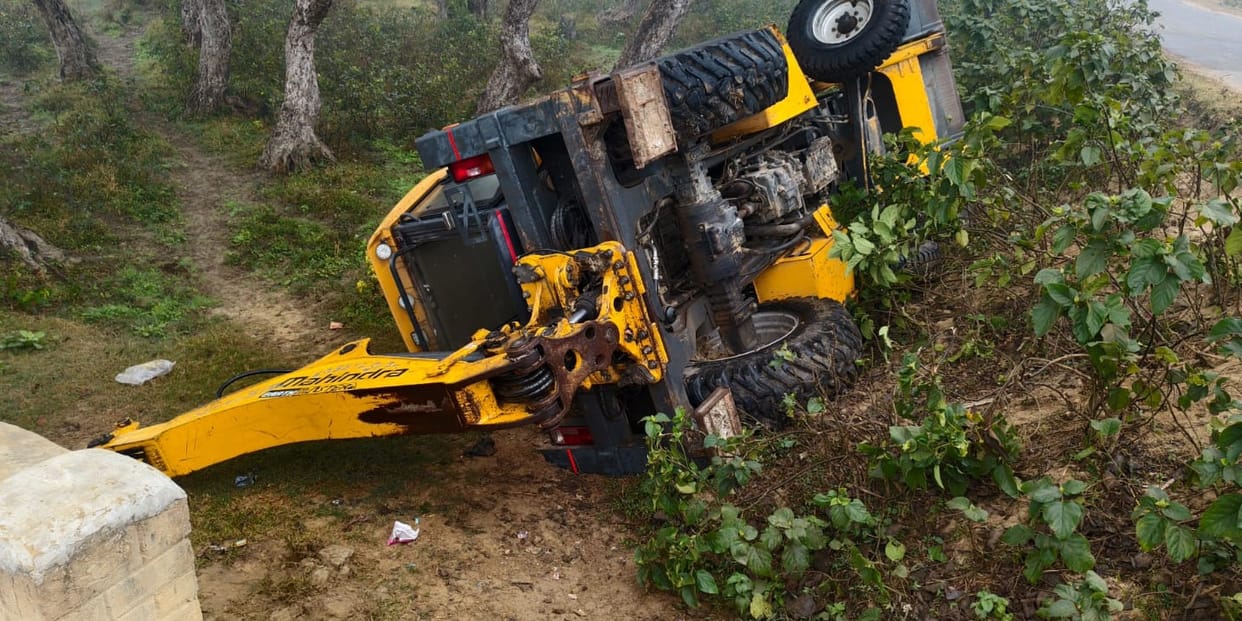 JCB went out of control while giving way, overturned by the roadside