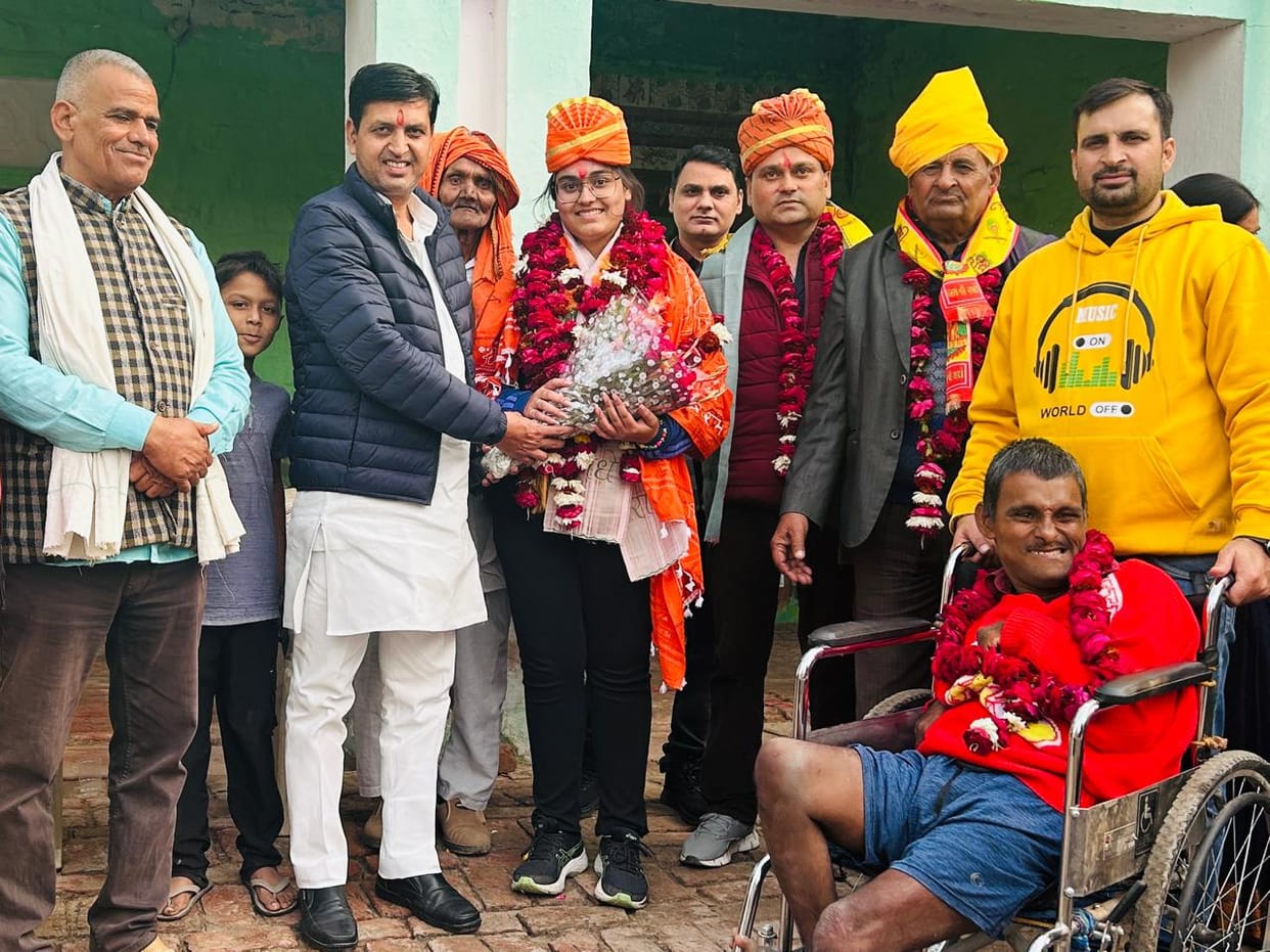 Manvi Rana, who was selected for the National Shooting team, was welcomed.