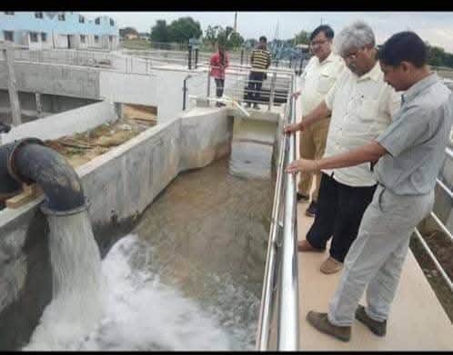 फोटो 12बृहस्पतिवार को नंदपुर स्थित इंटेक प्लांट पर अधिकारियों से जलापूर्ति के सबंध में बा