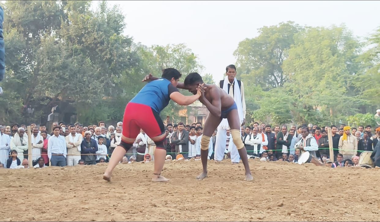 Haryana wrestler Poonam defeated Rajesh from Barabanki.