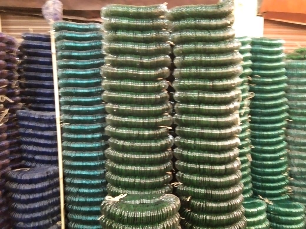 The cold weather has halted bangle making, and the stock of plain bangles is increasing in the factories.