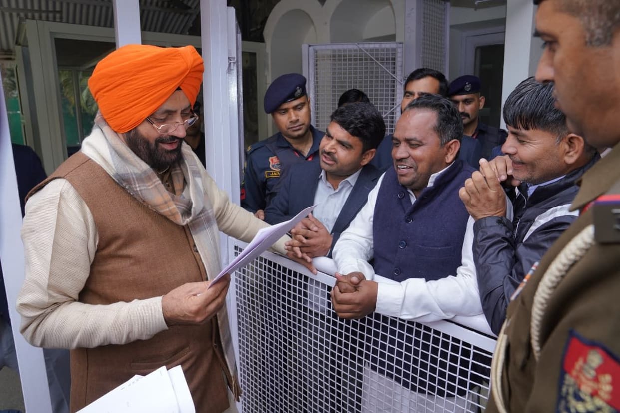 The Bar Association submitted a memorandum to the Chief Minister demanding that Narnaul be made a separate district.