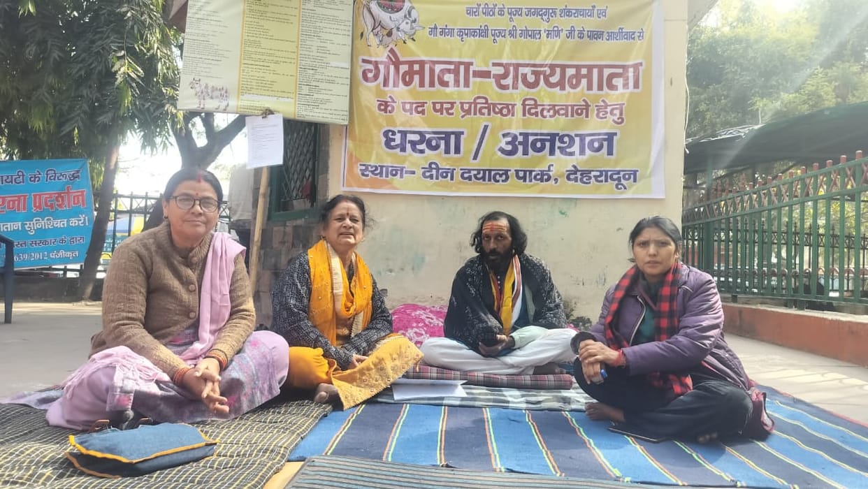 Dharna continues to give state mother status to cow