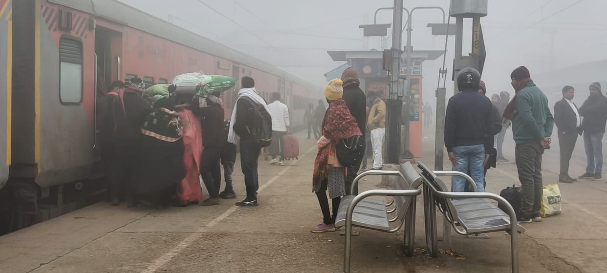 Farakka Express was delayed by 7 hours and Vibhuti Express by 3 hours.