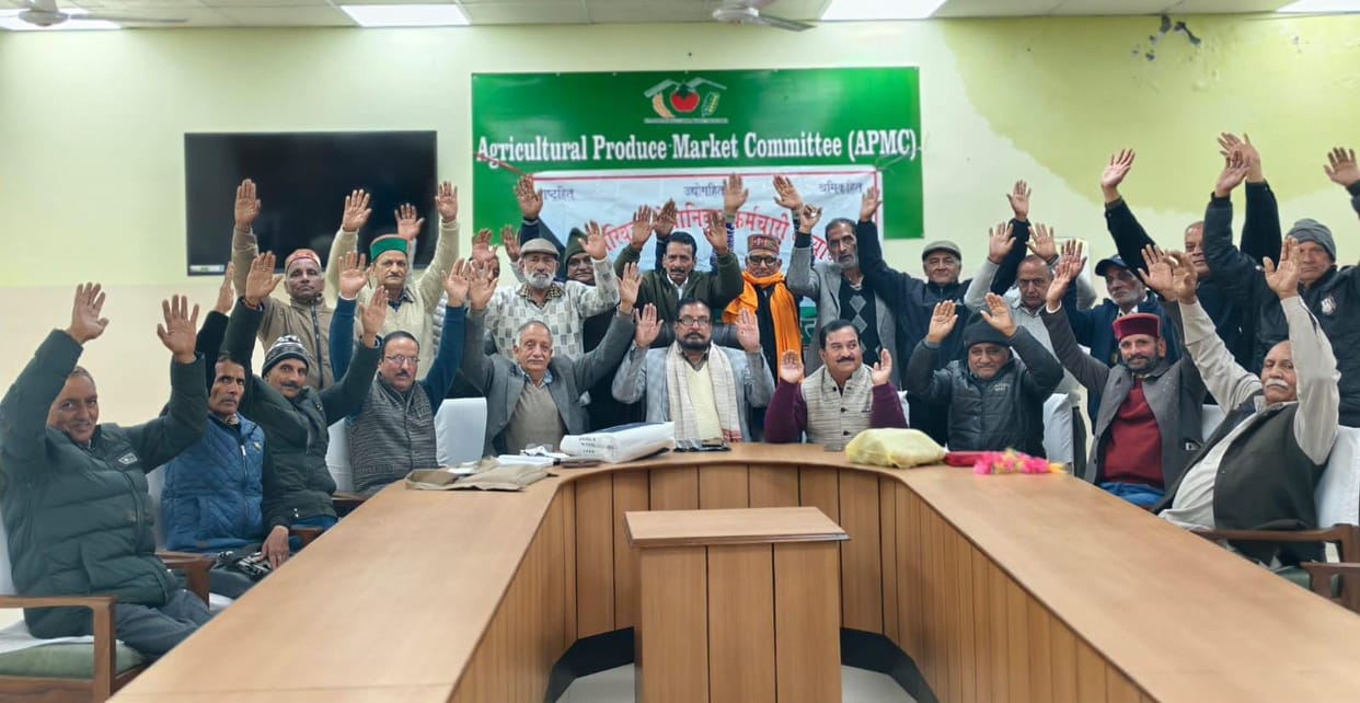 Transport pensioners raised pending demands from the government and corporation management.