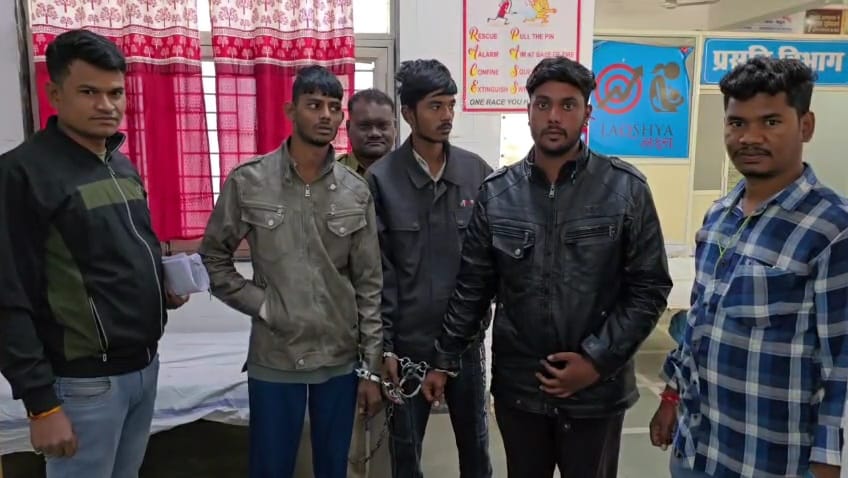 पुलिस की गिरफ्त में आरोपी।