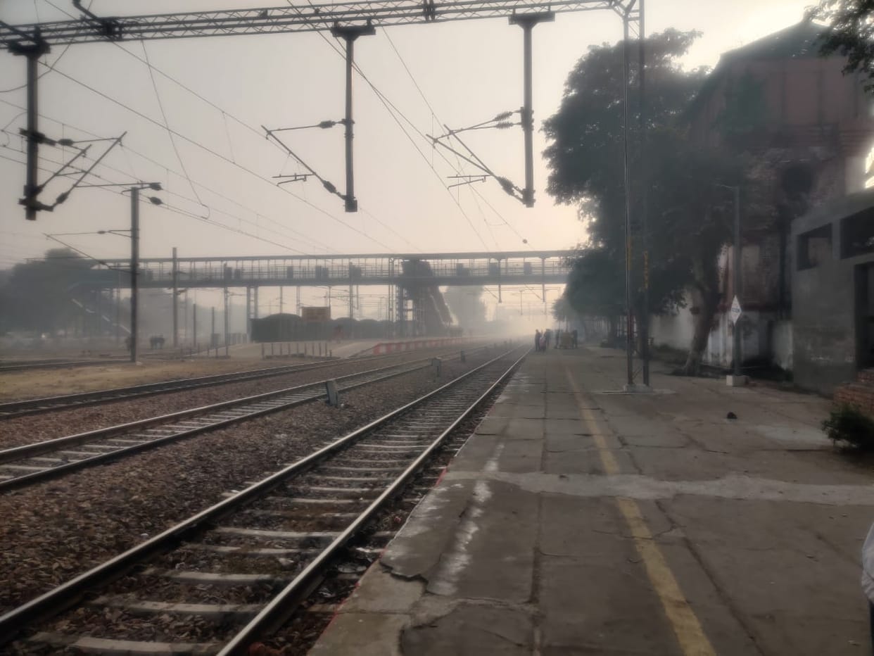 Fog halts train speed