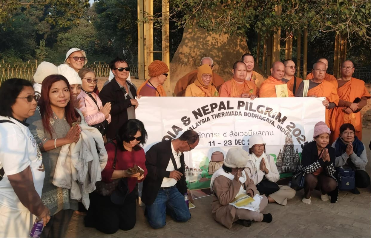 Followers worshiped the Bodhi tree
