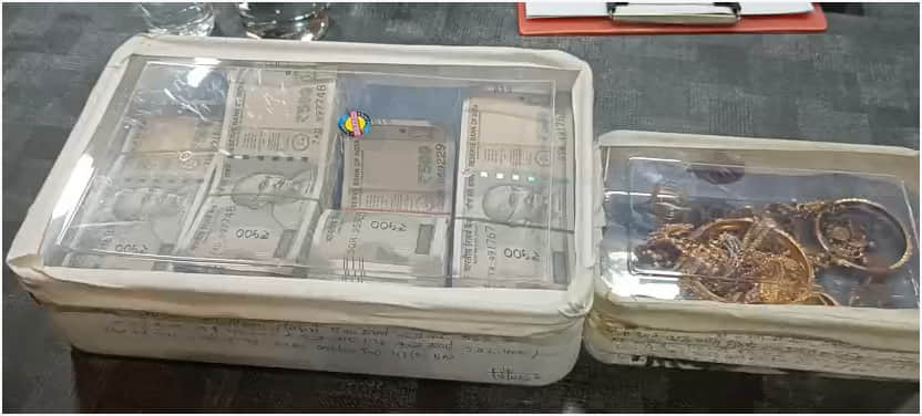 कांधला पुलिस द्वारा आरोपी उस्मान से बरामद नकदी व जेवर। स्रोत पुलिस