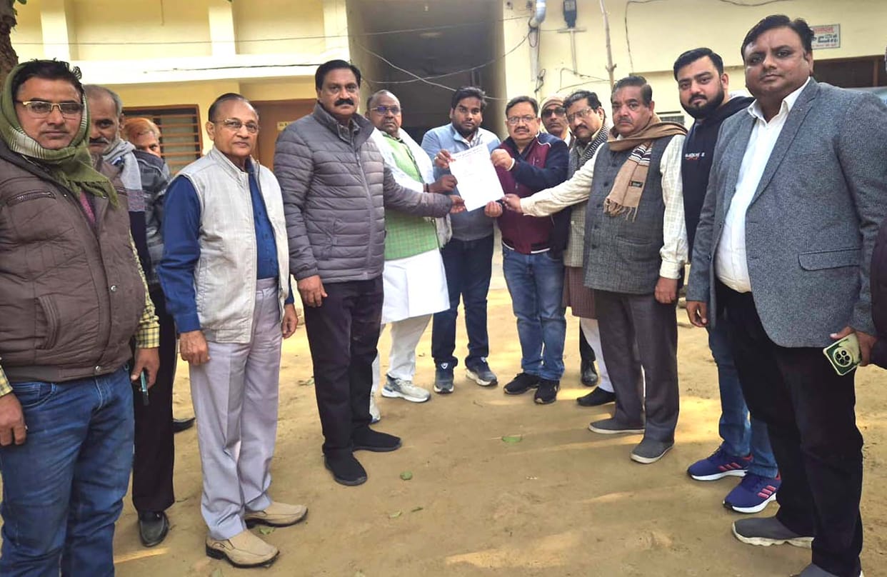Traders upset with power supply laid siege to XEN office