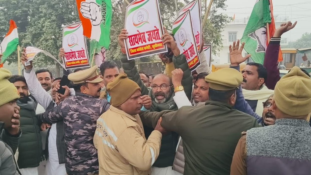 Congress workers surrounded the BJP office and were taken into custody.