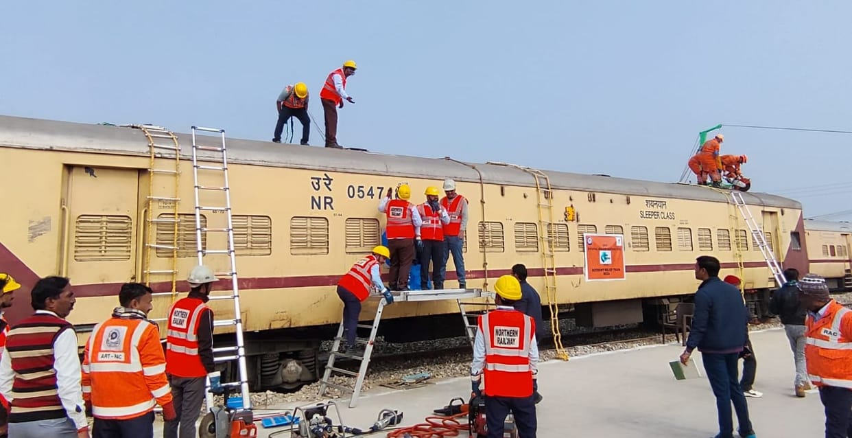 The coach derailed... NDRF team rescued the trapped people.