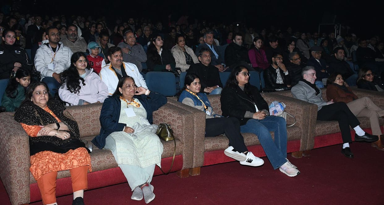Words, atmosphere, colour and rhythm mark the opening of the Repertoire Festival.