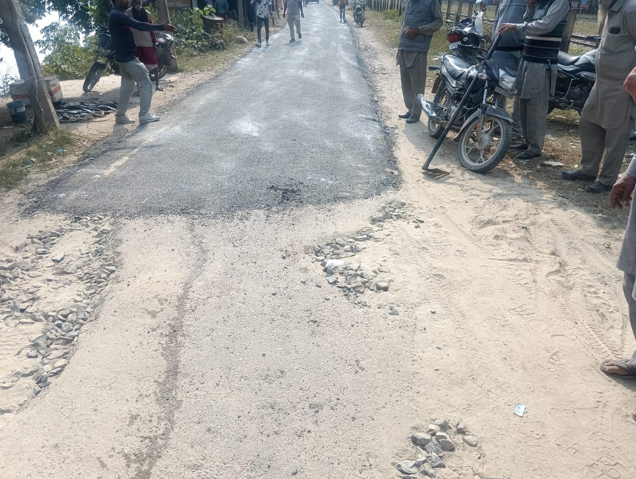 Questions raised on the quality of the asphalt road being built in Majhra Khairetia