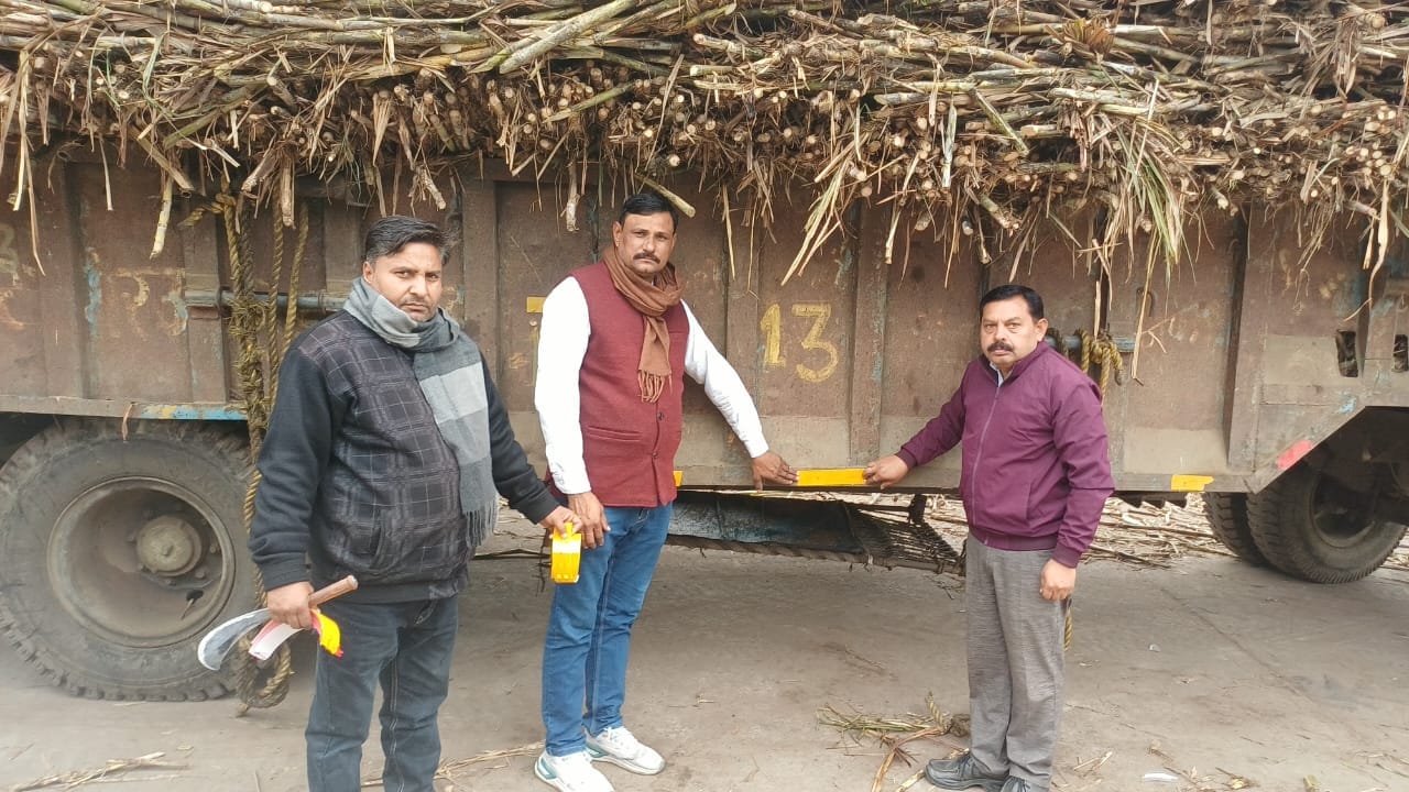 Radium reflectors installed on farmers' vehicles