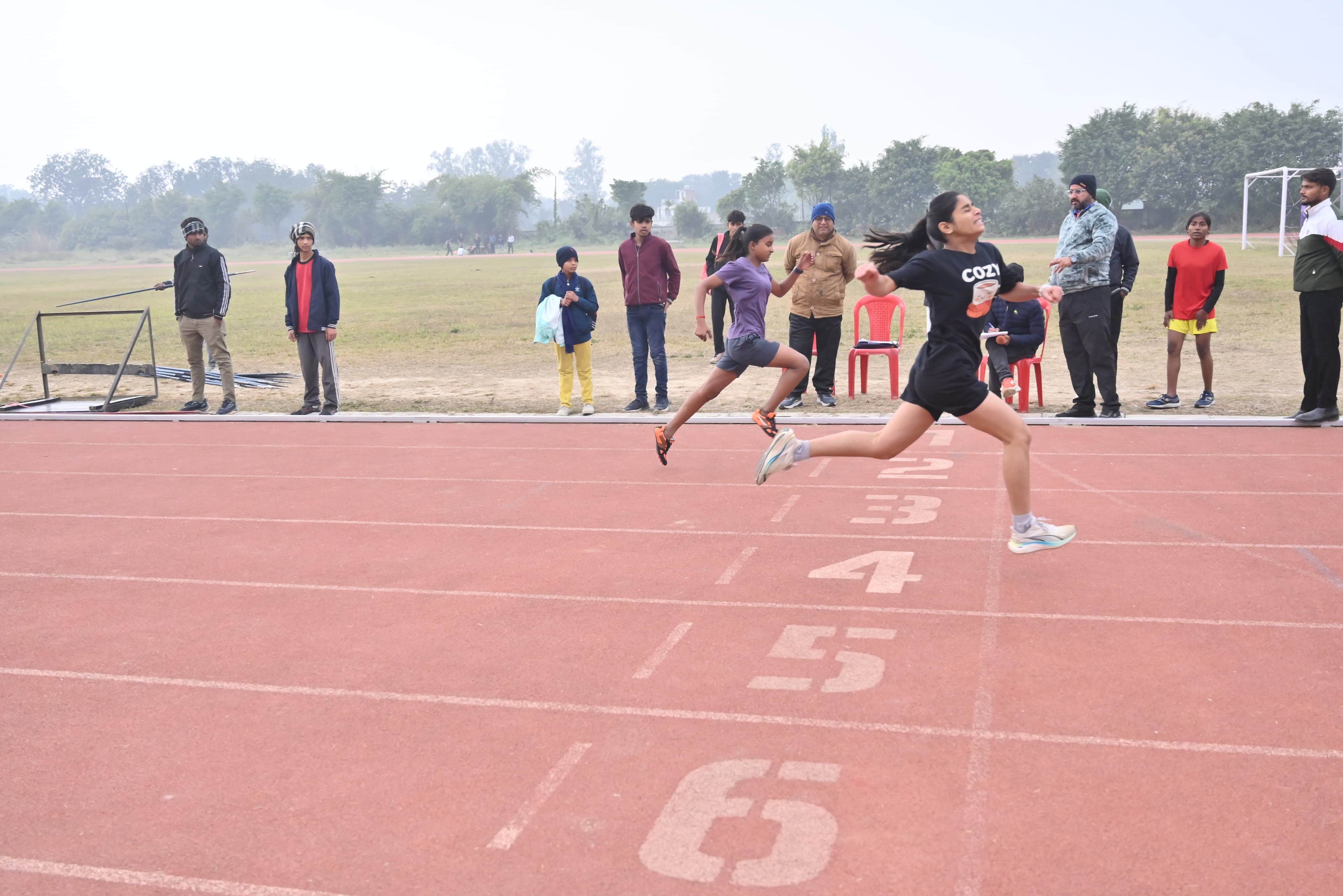 23-दौड़ में शामिल खिलाड़ी।-संवाद