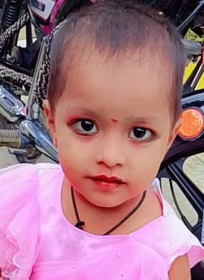 A mother jumped to save her daughter who had fallen from an auto-rickshaw, but a truck coming from behind ran over them both, killing them both