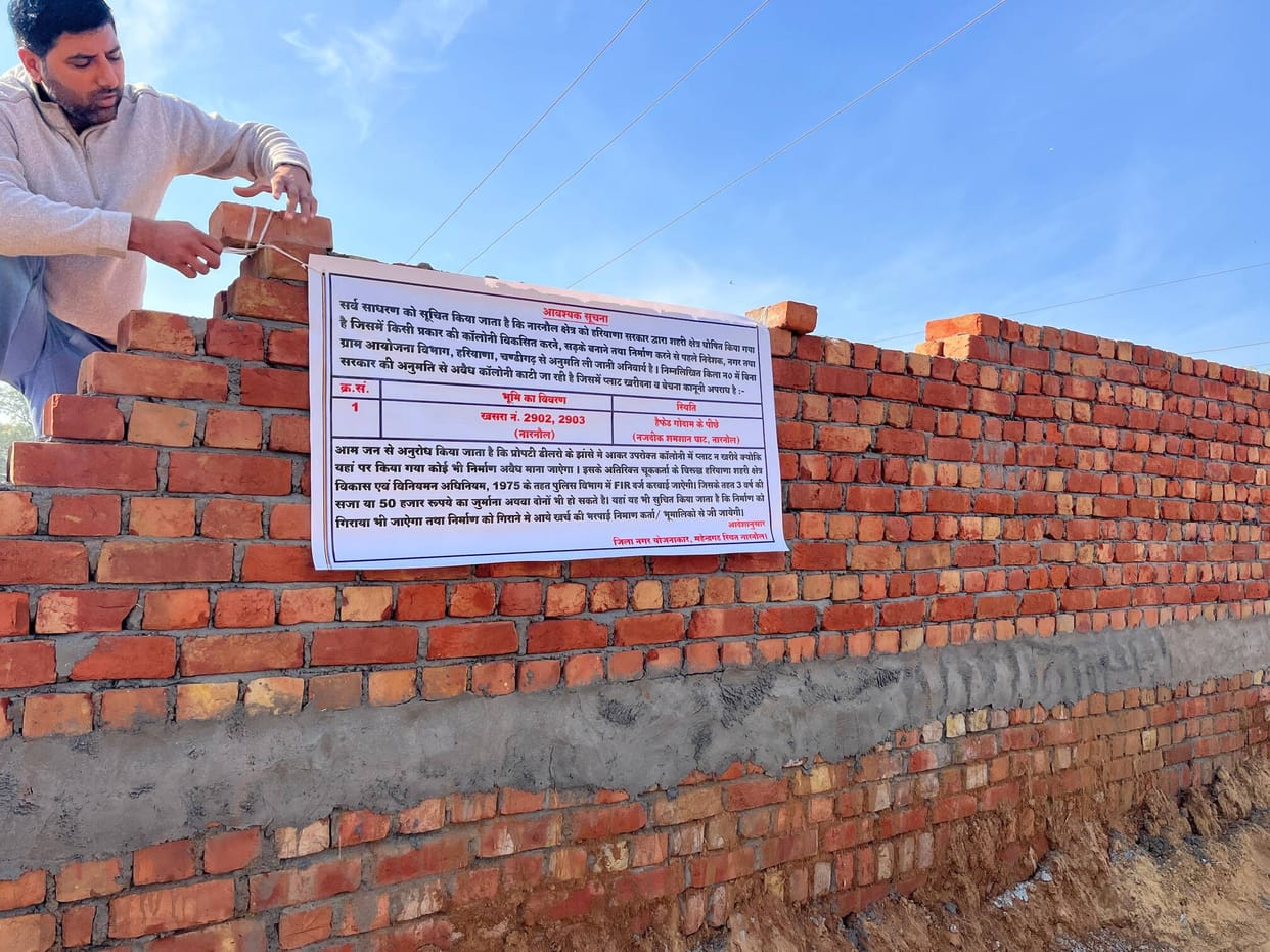 The DTP (Department of Town Planning) has put up a warning sign in the illegal colony.