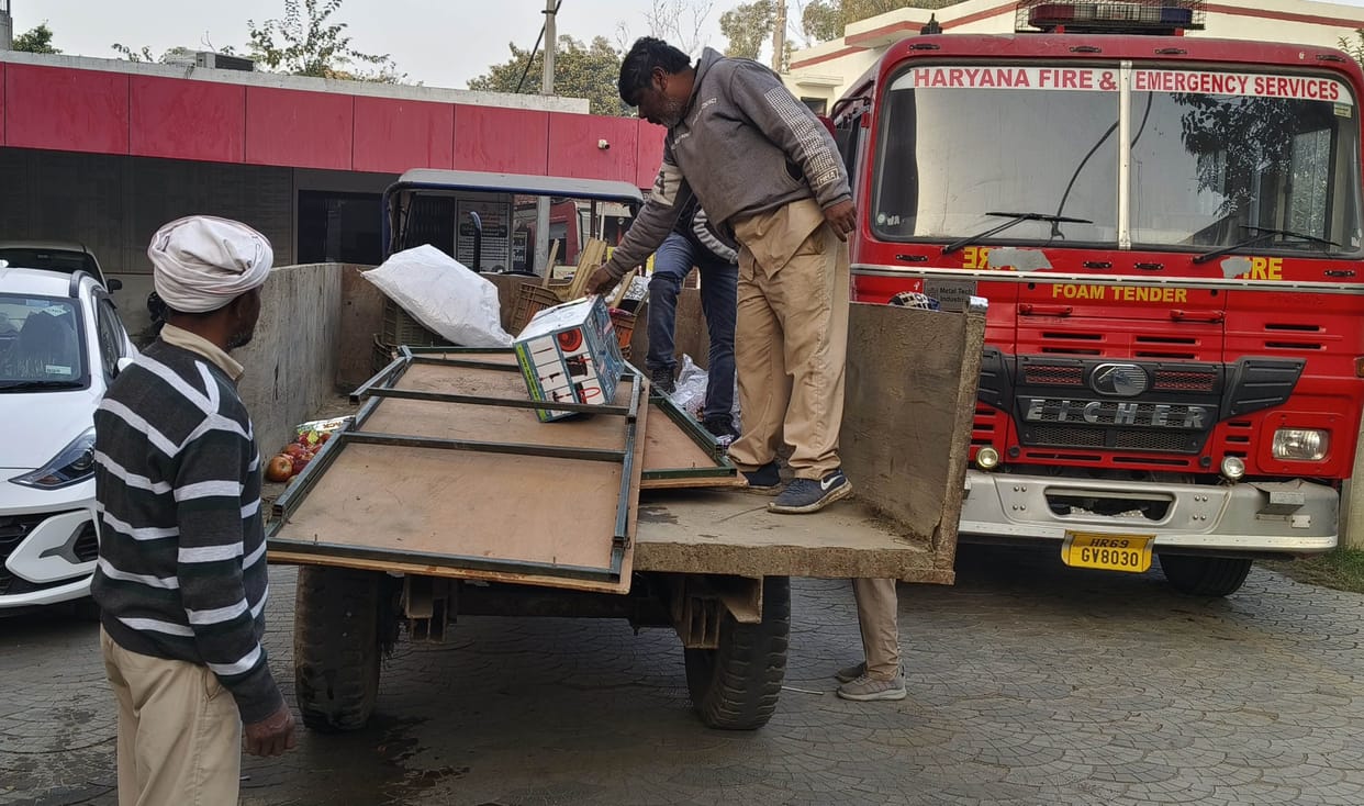 Traffic police with municipality removed encroachment from city