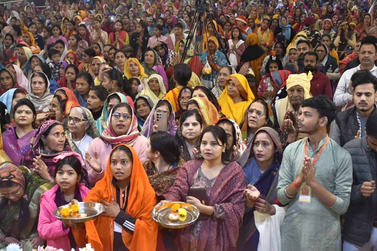 Congratulatory songs echoed at Rama's coronation.
