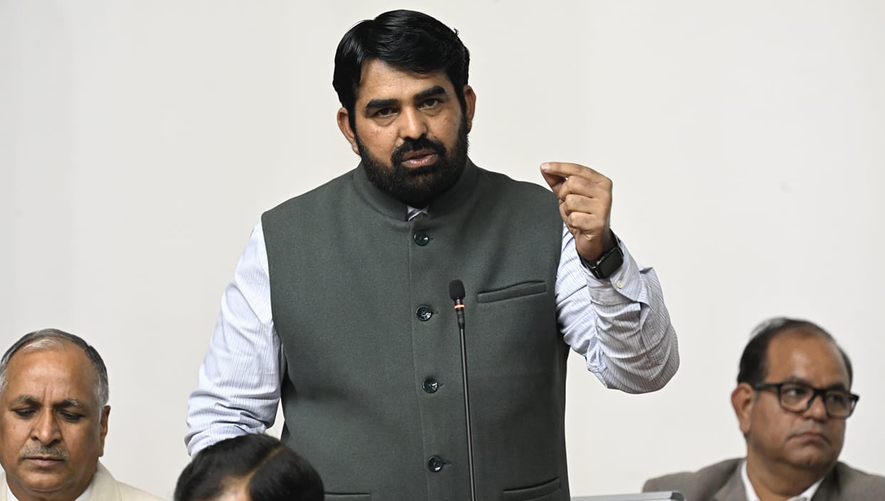 MLA Pawan raised the issue of miners, training centres, multi-storey parking in the Vice Session