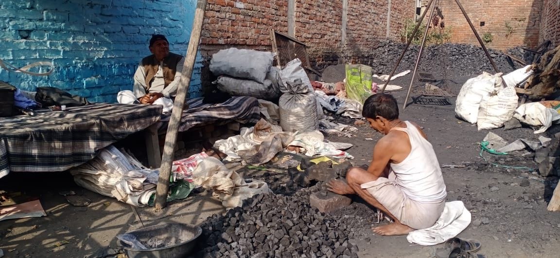 With the increasing cold, the prices of coal and wood increased.