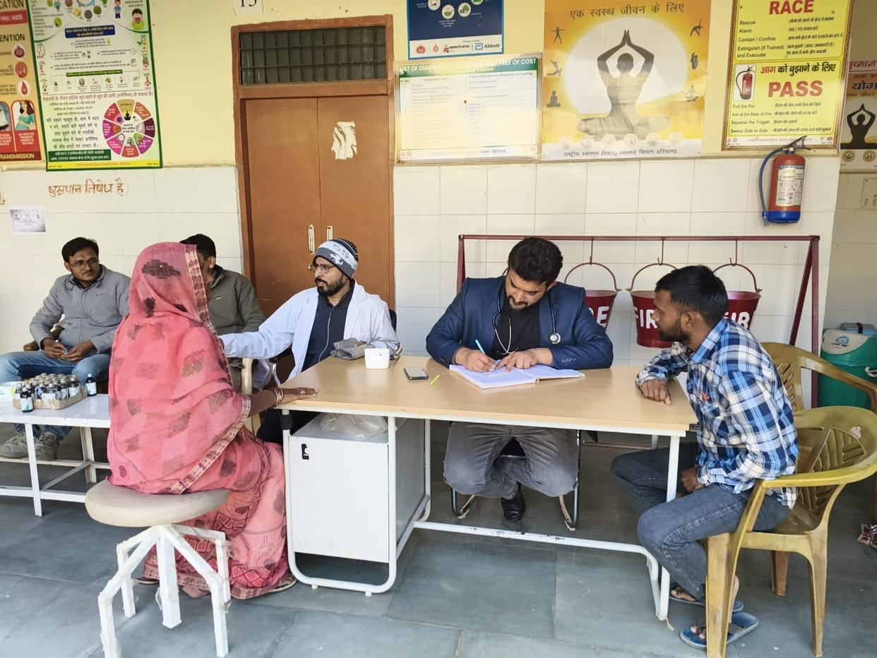 102 patients were examined at Bhojawas on Good Governance Day.