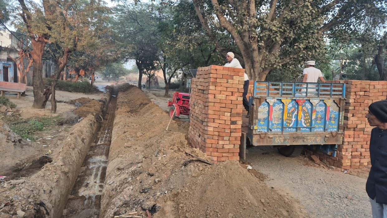 Following the court's decision, the landowner started construction, blocking the Kanina-Karira road.