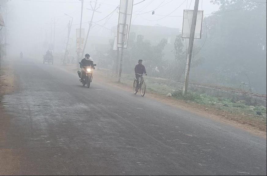 Fog rained in the form of drops, icy wind chilled
