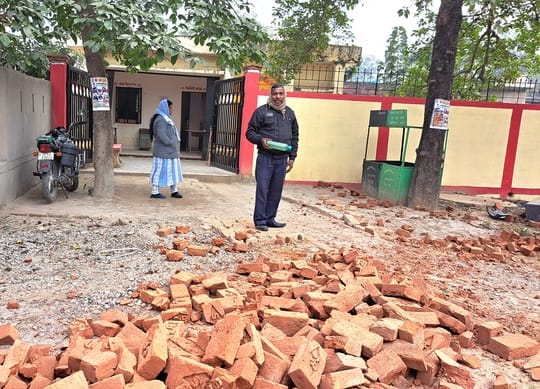 The tractor collided with a pile of bricks in front of the hospital.