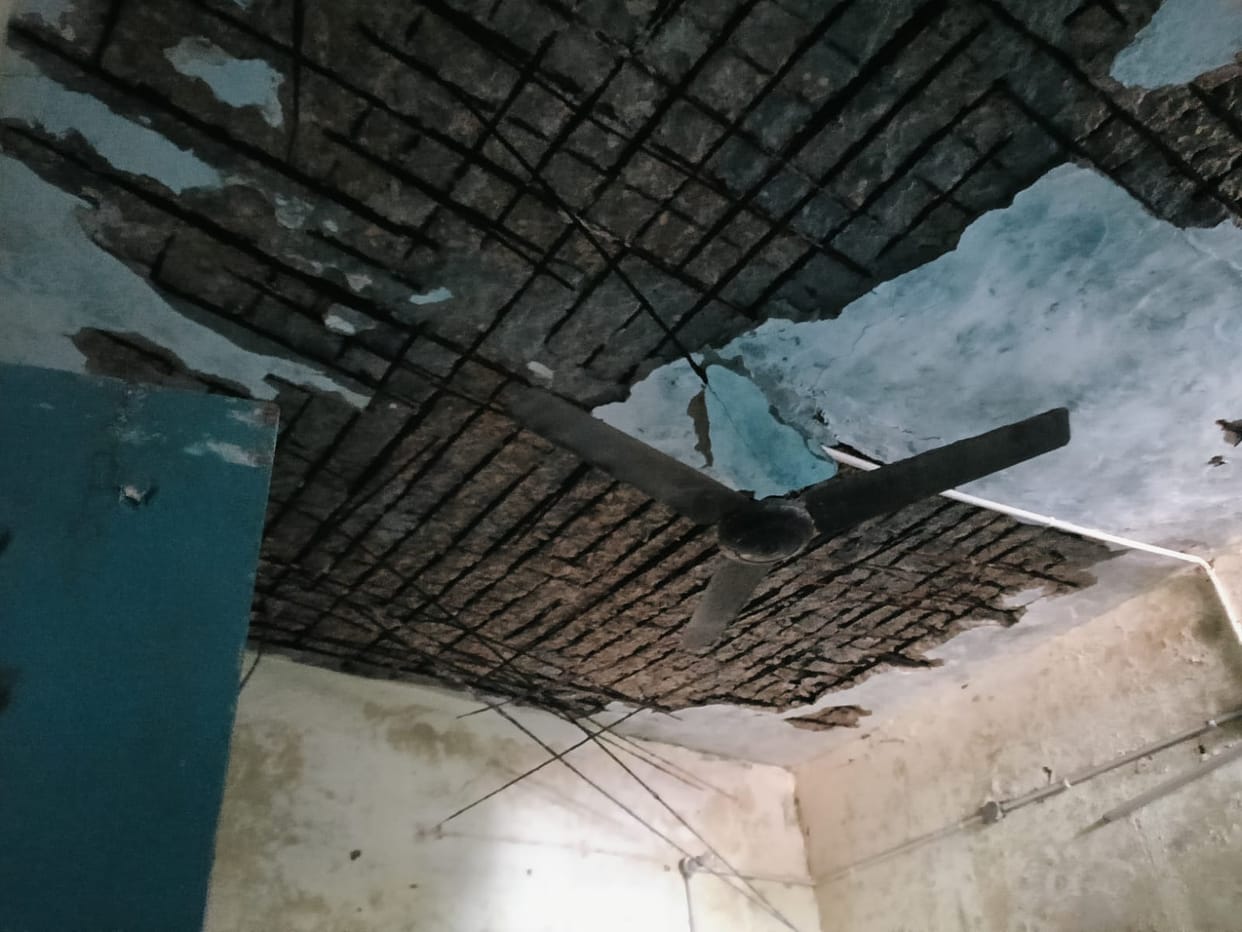 Treatment under the shadow of fear... The hospital is operating in a dilapidated building