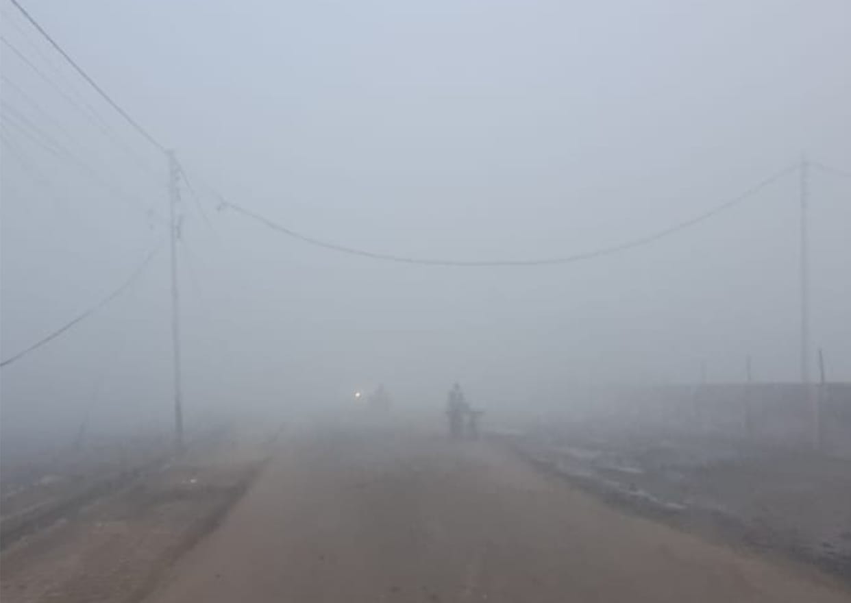 People shivered in the cold wave.