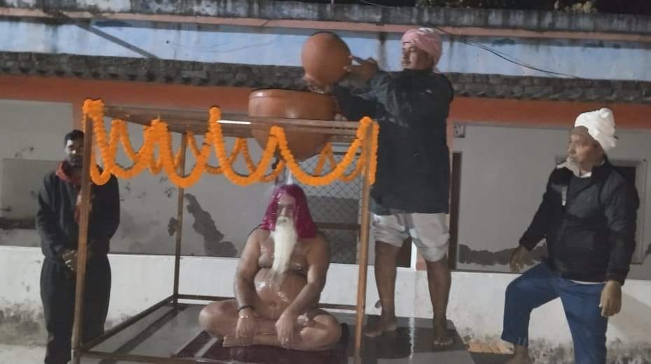 Khadeshwari Baba's water stream Hatha Yoga practice continuedKhadeshwari Baba's water stream Hatha Yoga practice continued