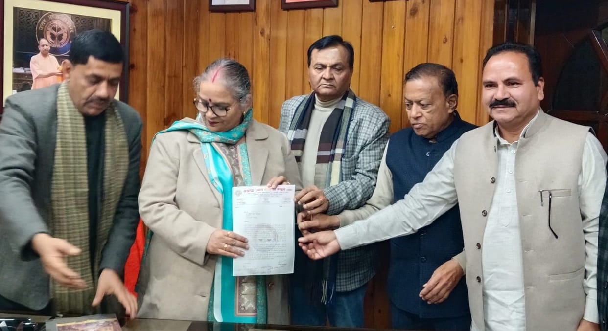 Traders mobilize against license fee system, submit memorandum to mayor