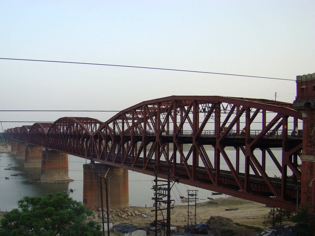 Four-wheelers, autos, and e-rickshaws will not ply on the Rajghat Bridge from today, where over one lakh people travel daily.