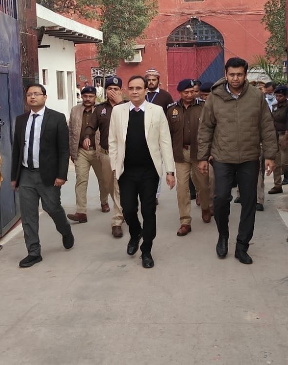 The District Judge, District Magistrate, and Additional Police Commissioner inspected the jails.