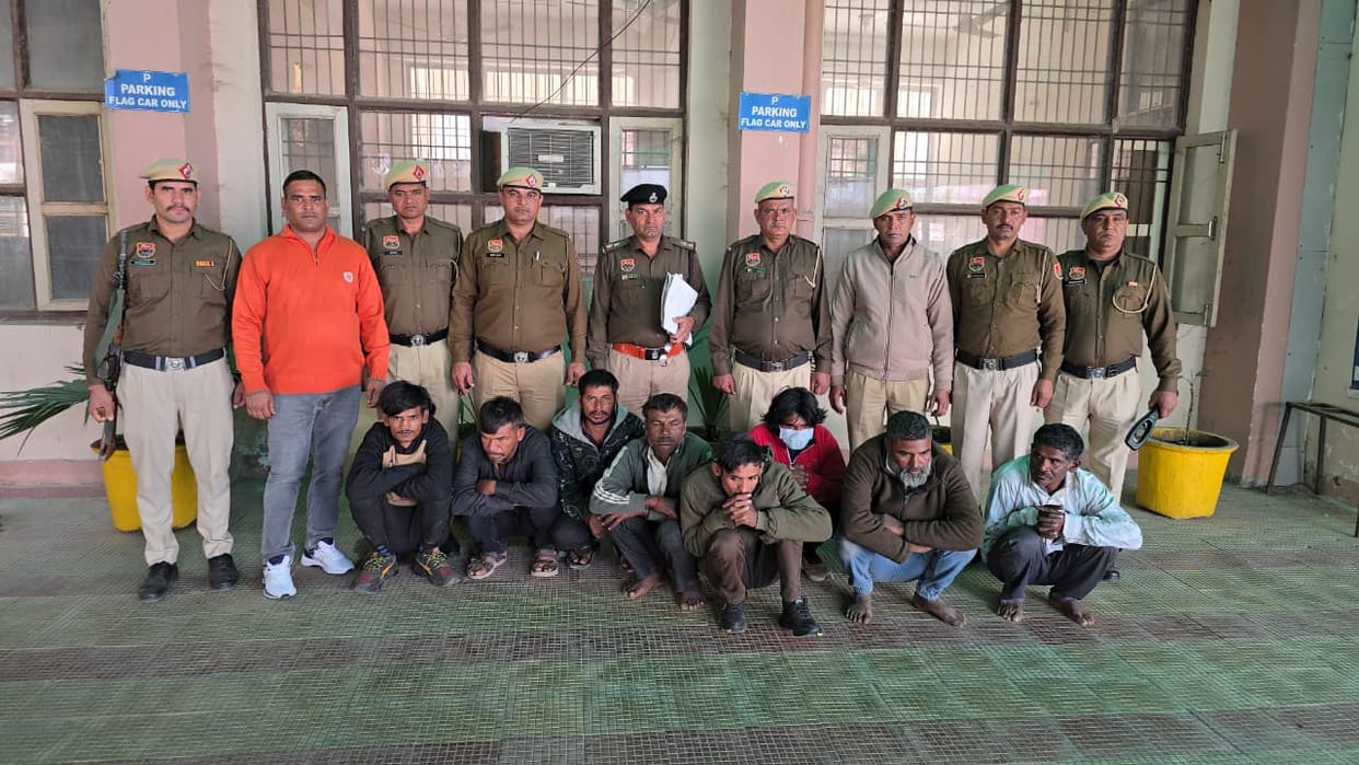 Police arrested eight accused from Madhya Pradesh for stealing from a jeweler in Badhra and four shops in Jhojhu.