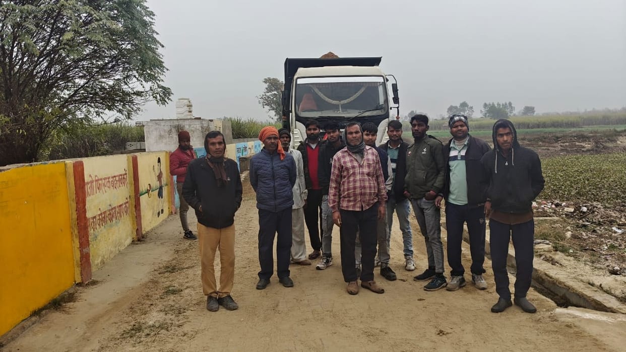 Dumpers filled with soil speed past the school, fear of accident