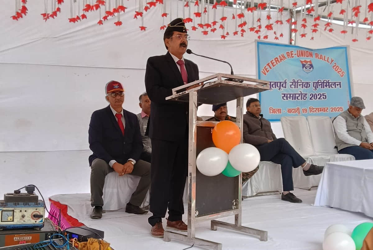 पूर्व सैनिक पुनर्मिलन समारोह को संबोधित करते वक्ता। स्रोत- संगठन