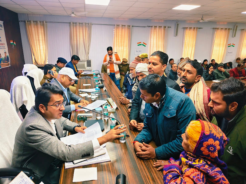 Samadhan Diwas: DM gave instructions to the officials for resolving the complaints