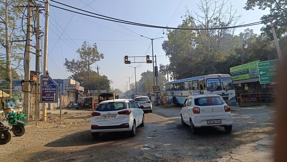 Traffic lights worth 73 lakhs have become showpieces, operations are not possible due to lack of zebra crossing
